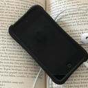 Menschliche versus künstliche Stimme